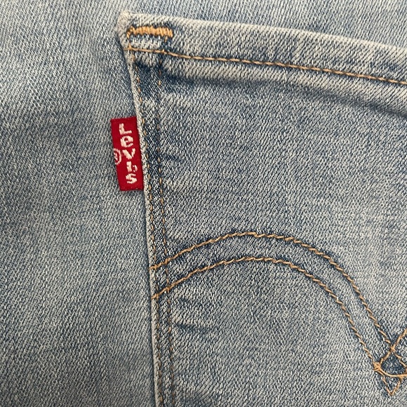Levi’s Women’s Classic Straight Jeans in a light wash Size 22W - Picture 4 of 6
